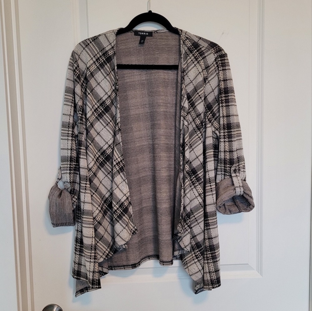 TORRID BLACK & IVORY PLAID DRAPE BLAZER JACKET